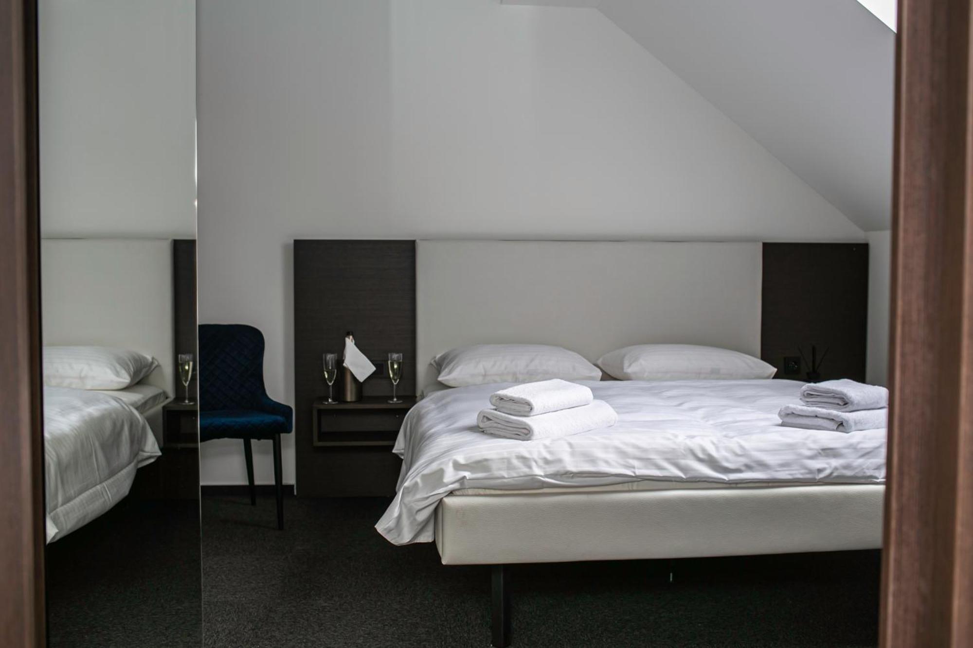 פראג Golden Golem Hotel & Spa מראה חיצוני תמונה